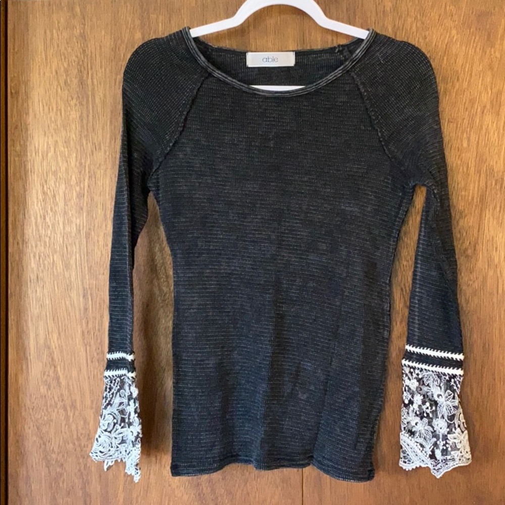 3/$20 Able size small Long sleeve top black